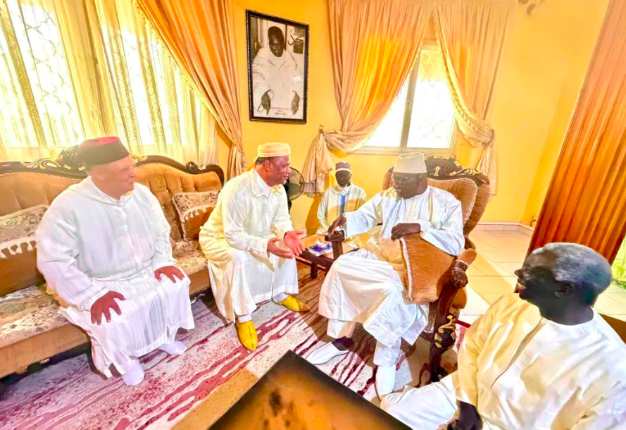  Relations Sénégal-Maroc : L’ambassadeur Hassan Naciri reçu par le Khalife général des Tidianes