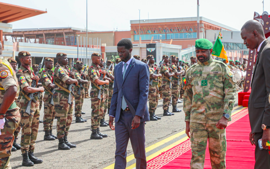 DIPLOMATIE SOUS-REGIONALE : Le président Bassirou Diomaye Faye a atterri à Bamako  